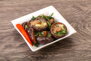 Marinated shiitake mushrooms with herbs