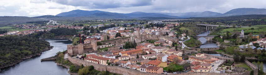 Fototapeta na wymiar panoramic Buitrago de Lozoya village in Madrid