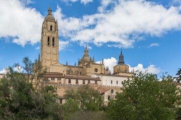 Fototapeta na wymiar Majestic view at the iconic spanish gothic building at the Segovia cathedral, tower dome and surrounding vegetation