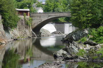 Fototapeta premium Close up of bridge of flowers over the Missisquoi river in Vermont
