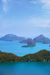 Obraz premium limestone island at ang thong national national park
