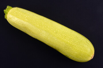 Courgette blanche Lorea fond noir