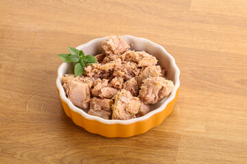 Canned tuna fish with oil