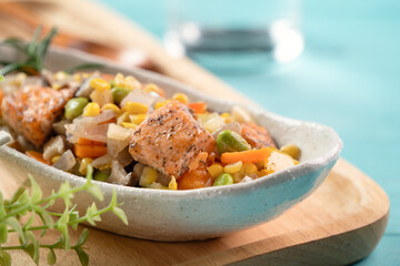Fresh salmon cube with stir-fried mixed vegetables.