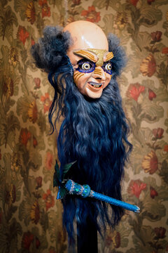 Mascara t&iacute;pica del baile de la morenada sonriendo, es parte del folklore en Bolivia sobre todo de Carnaval. Realizados a mano. Con un sombrero y peluca naranja