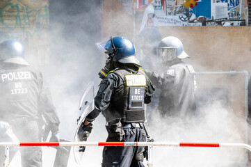 Naklejka premium Fire protection test in the Rigaer STrasse 94 in Berlin on the 17 July 2021. The police tried to get into the house with a fire protection expert. 