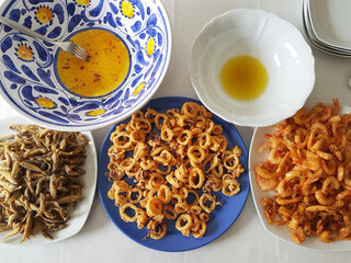 Ready recipe. Fried fish, squid and sardines
