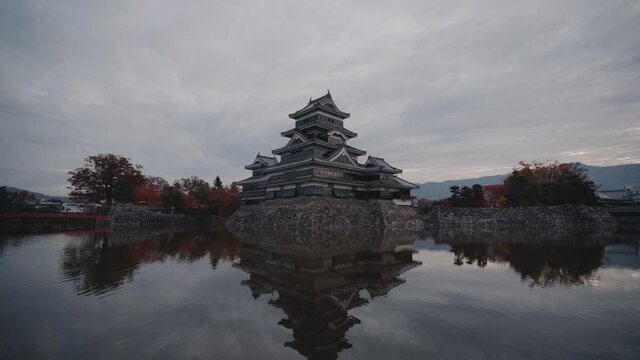長野県松本市 国宝 松本城 天守閣とお堀 朝の静けさ Matsumoto Castle