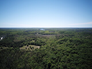 Obraz premium Aerial photo of the vast wilderness of northern canada