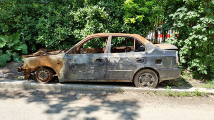 Obraz na płótnie Canvas a car stands on the side after a fire. vandalism and damage to property.
