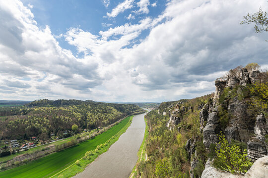 Germany, Saxony, Elbe river in Elbe Sandstone Mountains