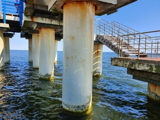 Walkway between concrete pillars.  The walkway to the steps is located between concrete columns on the seashore.