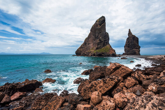 Tall rock formations off coast of&nbsp;Coromandel&nbsp;Peninsula