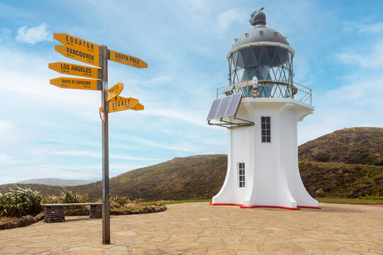 New Zealand, North Island, Directional signpost in front of&nbsp;Cape Reinga Lighthouse