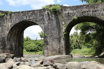 Fototapeta na wymiar Tayabas Malagonlong Brücke, überquert den Dumaca Fluss, Provinz Quezon, Philippinen