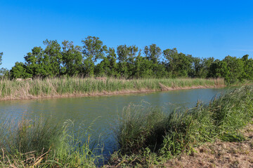 Charente-Maritime - Andilly - Canal de La Rochelle à Marans après passage de l'écluse