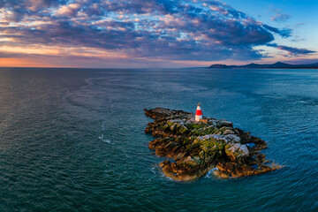 Naklejka premium Aerial view of Dalkey Island. Sunset Vico Bathing Place, This pool is situated at the outdoor Vico bathing area on the coast at Dalkey - Killiney Dublin . Blackrock, dun Laoghaire - Ireland