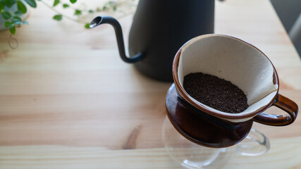 引き立てのコーヒー豆。ドリップコーヒーを淹れる。