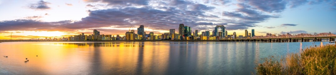 Fototapeta na wymiar Osaka downtown panorama at sunrise. Japan