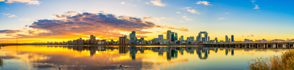 Fototapeta na wymiar Beautiful sunrise panorama of Osaka city skyline. Japan 
