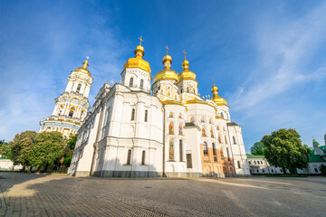 Fototapeta na wymiar Uspenskiy Sobor Cathedral in Kiev, Ukraine 