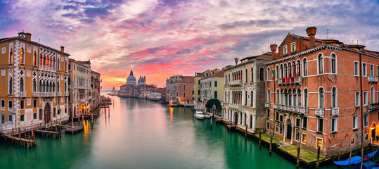 Grand Canal and Basilica Santa Maria della Salute at sunrise in Venice, Italy © Pawel Pajor