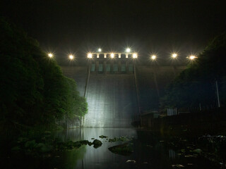 ダムの夜景
