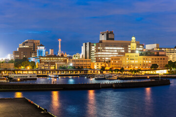 神奈川県庁と横浜税関　夜景