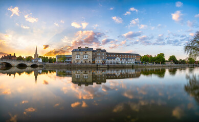 Fototapeta premium Bedford bridge sunset panorama on the Great Ouse River