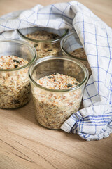Brotteig von Vollkorn Brot mit Kürbiskernen, Haferflocken, Sonnenblumenkernen, Chia und Leinsaat...