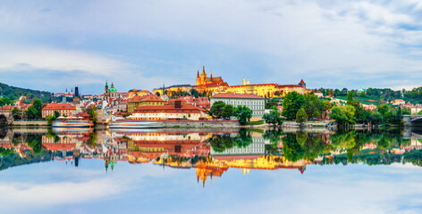 Obraz premium Panorama of Prague castle with reflection. Czech Republic
