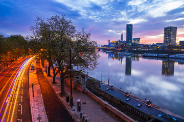Fototapeta premium Northumberland avenue overlooking south bank of river Thames at sunrise in London. England
