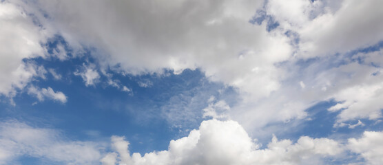 Obraz premium Blue sky background with clouds