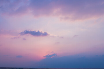 紫色に染まる空