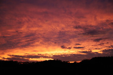 赤く染まった夕焼け空