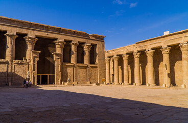 Obraz premium Panorama inside the Temple of Horus in Edfu (Edfu Temple) from the Greek period