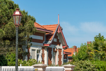 SOULAC-SUR-MER (Médoc, France), détail d’une villa ancienne (19e siècle) dans la vieille ville