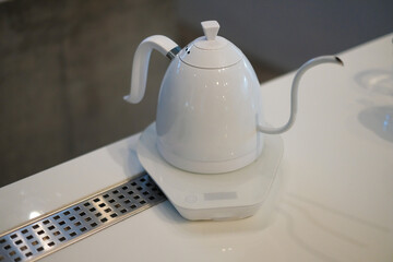 Kettle for drip coffee Long stem for easier coffee dipping