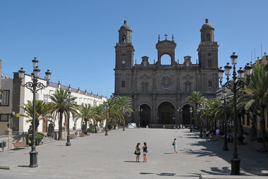 Plaza y catedral de Santa Ana en el barrio de Vegueta en Gran Canaria, islas Canarias