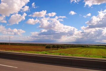Fototapeta premium Images du printemps, campagne, culture, nuages; soleil