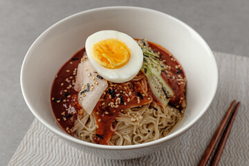 Cold noodles with sweet and spicy seasoning