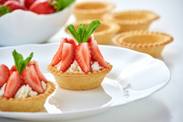Close up tartlet with cottage cheese and strawberry