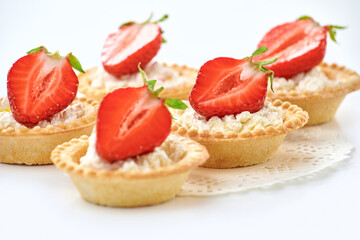 Close up tartlet with cottage cheese and strawberry