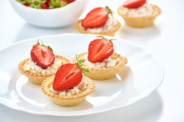 Close up tartlet with cottage cheese and strawberry