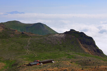 Fototapeta premium Mt.Ontake 晴天下の御嶽山トレッキング