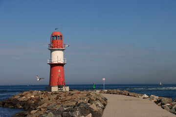 Ostseebad Warnemünde; Ostmole mit Leuchtfeuer