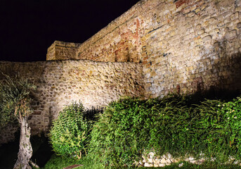 Ruinas de murallas de Salamanca, España.