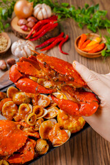Delicious Crab in Padang sauce or Padang crab is an Indonesian seafood dish of crab served in hot and spicy Padang sauce. 