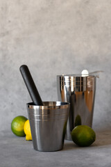 Vertical shaker socket with limes and mortar