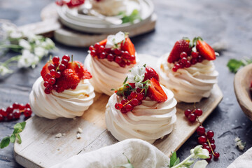 Dessert meringue with berries